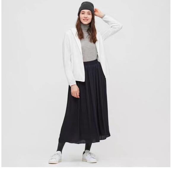 Uniqlo Black Pleated Midi Skirt - Picture 1 of 6